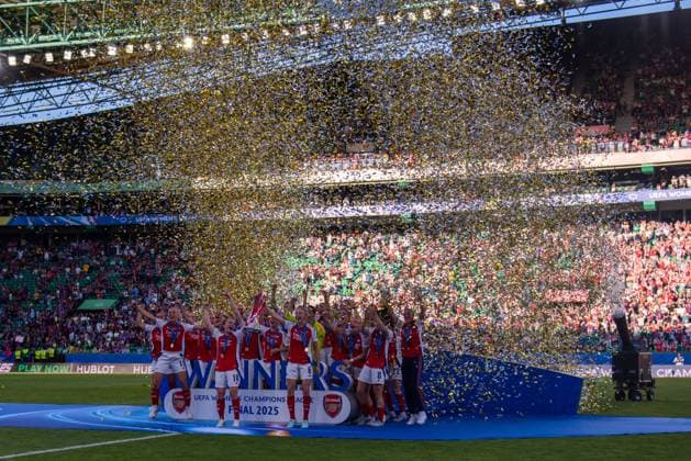 May 24, 2025, Lisbon, Lisbon, Portugal: Arsenal team celebrating the wining during the UEFA Champions League Woman 2024 25 Final match between Arsenal(W) and FC Barcelona, Barca (W) at Jose Alvalade Stadium on May 24, 2025 in Lisbon, Portugal.Final Score: Arsenal(W) 1 - 0 FC Barcelona Lisbon Portugal - ZUMAl192 20250524_zsp_l192_038 Copyright: xMiguelxLemosx