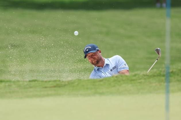 PGA, Golf Herren Golf 2025: Charles Schwab Challenge MAY 24 May 24, 2025: Brice Garnett hits his shot from a greenside bunker on the 11th hole during the third round of the Charles Schwab Challenge golf tournament at Colonial Country Club in Fort Worth, TX. Gray Siegel Cal Media (Credit Image: Â Gray Siegel Cal Sport Media) Fort Worth Texas United States of America EDITORIAL USE ONLY Copyright: xx ZUMA-20250524_zma_c04_349.jpg GrayxSiegelx csmphotothree385971