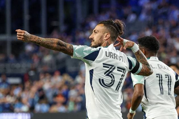 MLS, Fussball Herren, USA 2025: New England Revolution Vs Sporting KC MAY 24 May 24, 2025: New England Revolution forward Maximiliano Urruti (37) reacts to his second half goal against Sporting Kansas City at Childrens Mercy Park in Kansas City, KS. David Smith CSM (Credit Image: Â David Smith Cal Media) Kansas City Ks United States of America EDITORIAL USE ONLY Copyright: xx ZUMA-20250524_zma_c04_411.jpg DavidxSmithx csmphotothree386032