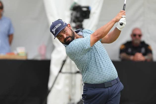 May 24, 2025: J.J. Spaun hits his tee shot on the 10th hole during the third round of the Charles Schwab Challenge golf tournament at Colonial Country Club in Fort Worth, TX. Cal Media Fort Worth United States of America - ZUMAc04_ 20250524_zma_c04_327 Copyright: xGrayxSiegelx