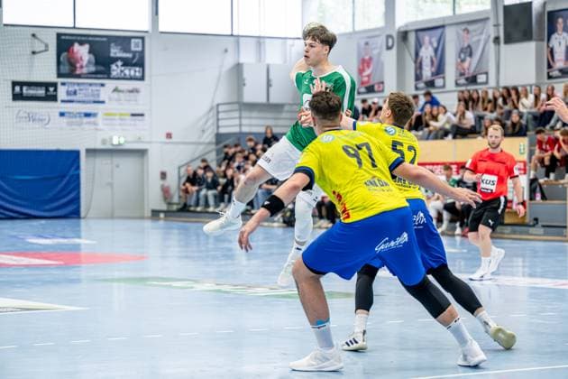 Jugendbundesliga A youth male qualification HSG Dutenhofen Münchholzhausen HC Empor Rostock, 24 05 25 Chris Dominik Hase HSG Dutenhofen Münchholzhausen, 3 , Willi Schulz HC Empor Rostock, 97 , Tom Bialek HC Empor Rostock, 52 Jugendbundesliga A youth male qualification HSG Dutenhofen Münchholzhausen HC Empor Rostock Hüttenberg, 24 05 25 Copyright: xBEAUTIFULxSPORTS Roeczeyx