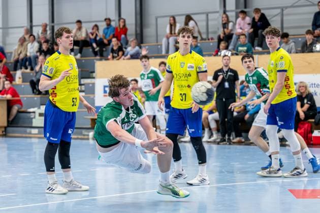 Jugendbundesliga A youth male qualification HSG Dutenhofen Münchholzhausen HC Empor Rostock, 24 05 25 Julius Gümbel HSG Dutenhofen Münchholzhausen, 28 , Tom Bialek HC Empor Rostock, 52 , Philip Steinberg HC Empor Rostock, 37 , Joris van der Mei HSG Dutenhofen Münchholzhausen, 9 , Jugendbundesliga A youth male qualification HSG Dutenhofen Münchholzhausen HC Empor Rostock Hüttenberg, 24 05 25 Copyright: xBEAUTIFULxSPORTS Roeczeyx