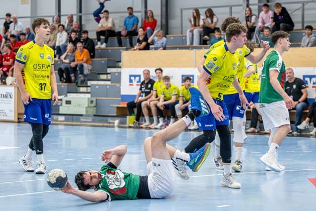 Jugendbundesliga A youth male qualification HSG Dutenhofen Münchholzhausen HC Empor Rostock, 24 05 25 Joris van der Mei HSG Dutenhofen Münchholzhausen, 9 , Philip Steinberg HC Empor Rostock, 37 , Tom Bialek HC Empor Rostock, 52 Jugendbundesliga A youth male qualification HSG Dutenhofen Münchholzhausen HC Empor Rostock Hüttenberg, 24 05 25 Copyright: xBEAUTIFULxSPORTS Roeczeyx