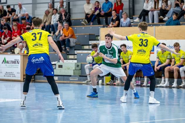 Jugendbundesliga A youth male qualification HSG Dutenhofen Münchholzhausen HC Empor Rostock, 24 05 25 Joris van der Mei HSG Dutenhofen Münchholzhausen, 9 , Philip Steinberg HC Empor Rostock, 37 , Finn Louis Gienapp HC Empor Rostock, 33 Jugendbundesliga A youth male qualification HSG Dutenhofen Münchholzhausen HC Empor Rostock Hüttenberg, 24 05 25 Copyright: xBEAUTIFULxSPORTS Roeczeyx