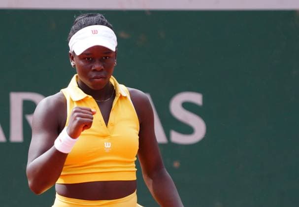 Victoria Mboko wins the first set 6-1 against Lulu Sun French Open Tennis, Day One, Tennis, Roland Garros, Paris, France - 25 May 2025 EDITORIAL USE ONLY No use with unauthorised audio, video, data, fixture lists, club league logos or live services. Online in-match use limited to 120 images, no video emulation. No use in betting, games or single club league player publications. Copyright: xJavierxGarcia Shutterstockx 15314618b