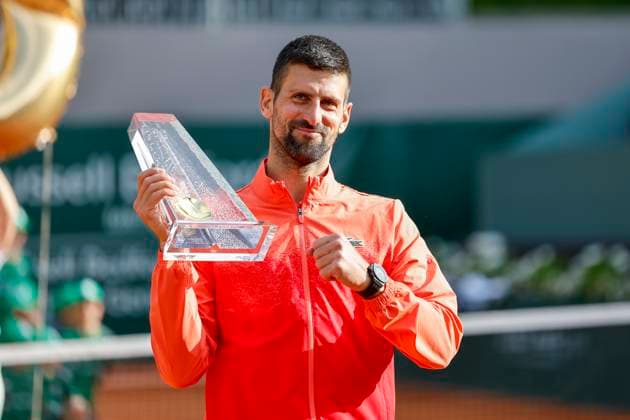 Sport Themen der Woche KW21 Novak Djokovic (SRB) bei der Siegerehrung , Schweiz, Tennis, Gonet Geneva Open ATP, Tennis Herren 250), Final Doppel,2025, Ariel Behar (URU) Joran Vliegen (BEL) vs. Sadio Doumbia (FRA) Fabien Reboul (FRA), 24.05.2025, Parc des Eaux-Vives, Genf, Schweiz Genf Parc des Eaux-Vives Genf Schweiz *** Novak Djokovic SRB at the award ceremony , Switzerland, Tennis, Gonet Geneva Open ATP 250 , Final Doubles,2025, Ariel Behar URU Joran Vliegen BEL vs Sadio Doumbia FRA Fabien Reboul FRA , 24 05 2025, Parc des Eaux Vives, Geneva, Switzerland Geneva Parc des Eaux Vives Geneva Switzerland Copyright: xGrantxHubbsx