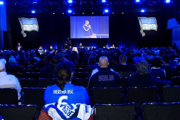 DEU, DFL, 2 FBL, Hertha BSC, Mitgliederversammlung, 25 05 2025, Messe Berlin, Berlin, DEU, DFL, 2 FBL, Hertha BSC, Mitgliederversammlung, im Bild Praesident Fabian Drescher Hertha BSC Berlin , Mitglieder, Hallenuebersicht DFL regulations prohibit any use of Photographs as image sequences and or quasi video nordphotoxGmbHx xEngler nph00076