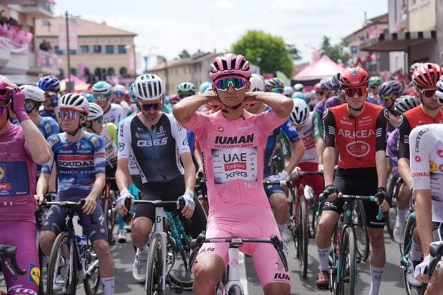 The pack at the stage 15 of the Giro d™Italia from Fiume Veneto to Asiago, Italy - Sunday, May 25, 2025. - cycling.  Copyright: xGianmattiaxD alberto Lapressex
