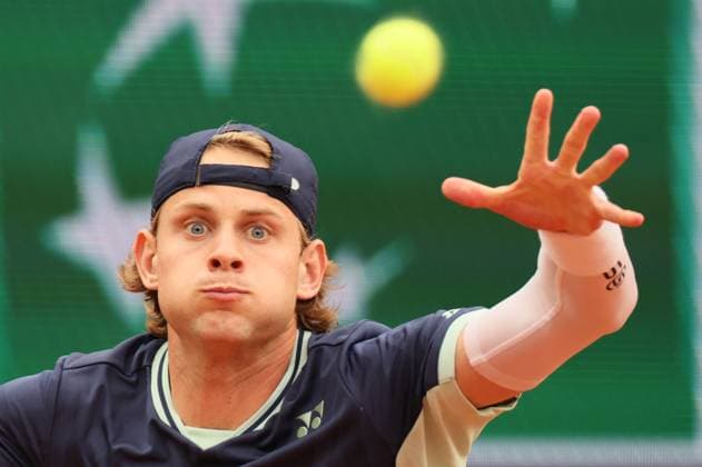 Sport Bilder des Tages Belgian Zizou Bergs pictured in action during a match between Belgian Bergs and French Mpetshi Perricard in the first round of the Men s Singles at the Roland Garros French Open tennis tournament, in Paris, France, Sunday 25 May 2025. This year s tournament takes place from 25 May to 08 June. BENOITxDOPPAGNE  x125219339x
