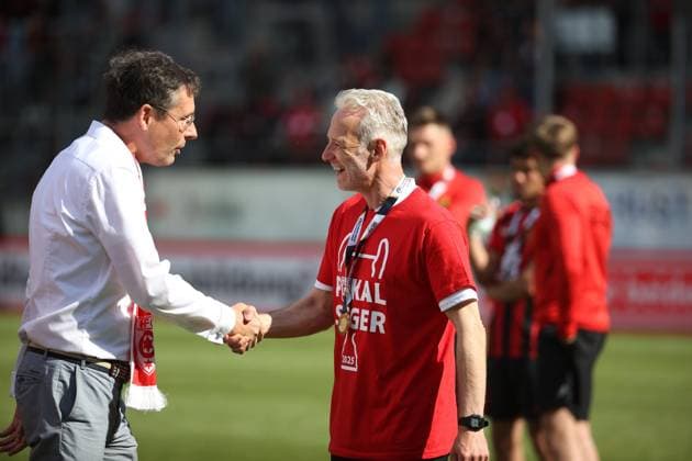 240525 Halle Saale Sachsen Anhalt Leuna Chemie Stadion Sport Football Hallescher FC Halle HFC Regionalliga Nordost 4 Liga Männer Season 2024 2025 Landespokal FSA Final Cup Final 2025 Hallescher FC 1 FC Lok Stendal 1 0 Lord Mayor City of Halle Saale Dr Alexander Vogt Mark Zimmermann Coach Hallescher FC