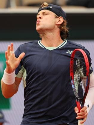 Belgian Zizou Bergs reacts during a match between Belgian Bergs and French Mpetshi Perricard in the first round of the Men s Singles at the Roland Garros French Open tennis tournament, in Paris, France, Sunday 25 May 2025. This year s tournament takes place from 25 May to 08 June. BENOITxDOPPAGNE  x125220721x