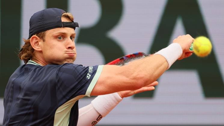 Belgian Zizou Bergs pictured in action during a match between Belgian Bergs and French Mpetshi Perricard in the first round of the Men s Singles at the Roland Garros French Open tennis tournament, in Paris, France, Sunday 25 May 2025. This year s tournament takes place from 25 May to 08 June. BENOITxDOPPAGNE  x125220968x