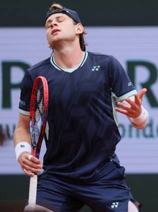 Belgian Zizou Bergs reacts during a match between Belgian Bergs and French Mpetshi Perricard in the first round of the Men s Singles at the Roland Garros French Open tennis tournament, in Paris, France, Sunday 25 May 2025. This year s tournament takes place from 25 May to 08 June. BENOITxDOPPAGNE  x125222974x