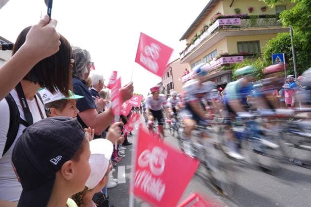 Sport Bilder des Tages The pack during the stage 15 of the Giro d™Italia from Fiume Veneto to Asiago, Italy - Sunday, May 25, 2025. - cycling.  Copyright: xGianmattiaxD alberto Lapressex