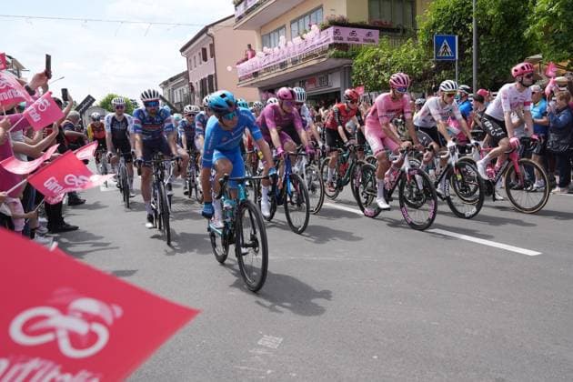 The pack during the stage 15 of the Giro d™Italia from Fiume Veneto to Asiago, Italy - Sunday, May 25, 2025. - cycling.  Copyright: xGianmattiaxD alberto Lapressex