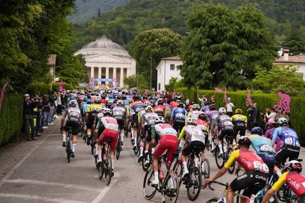 The pack during the stage 15 of the Giro d™Italia from Fiume Veneto to Asiago, Italy - Sunday, May 25, 2025. - cycling.  Copyright: xFabioxFerrari Lapressex