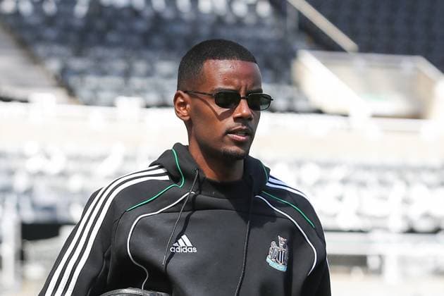 Newcastle United FC v Everton FC Alexander Isak Of Newcastle United arrives during the Newcastle United FC v Everton FC English Premier League match at St.James Park, Newcastle, England, United Kingdom on 25 May 2025 Credit: Lee Keuneke Every Second Media Editorial use only. All images are copyright Every Second Media Limited. No images may be reproduced without prior permission. All rights reserved. Premier League and Football League images are subject to licensing agreements with Football DataCo Limited. see https: www.football-dataco.com Copyright: xIMAGO EveryxSecondxMediax ESM-1493-0007 LeexKeunekex xEveryxSecondxMediax