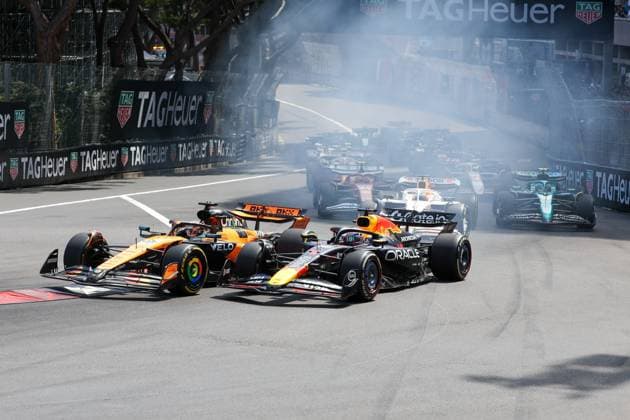 Start, Oscar Piastri McLaren Formula 1 Team , Max Verstappen Oracle Red Bull Racing , Race, Monaco Grand Prix, Motorsport, Men, Formula 1, 25 05 2025 Monte Carlo Monaco MCO Copyright: xkolbert-press ChristianxKolbertx