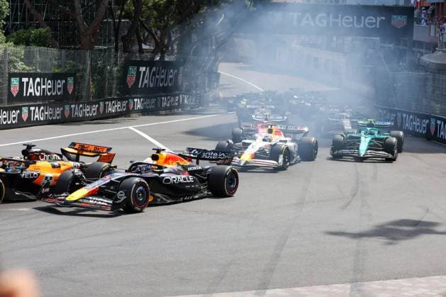 Start, Oscar Piastri McLaren Formula 1 Team , Max Verstappen Oracle Red Bull Racing , Isack Hadjar Visa Cash App RB , Fernando Alonso Aston Martin Aramco , Race, Monaco Grand Prix, Motorsport, Men, Formula 1, 25 05 2025 Monte Carlo Monaco MCO Copyright: xkolbert-press ChristianxKolbertx