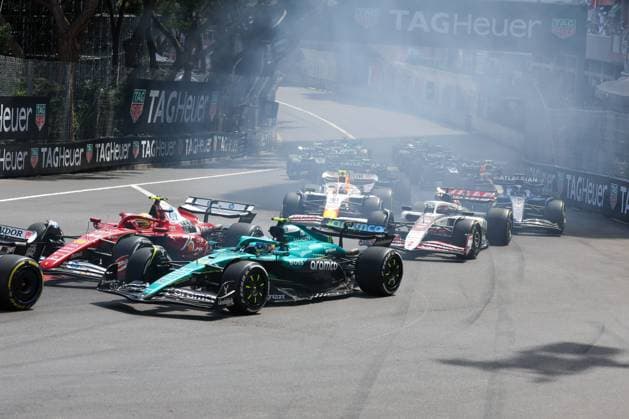 Start, Fernando Alonso Aston Martin Aramco , Lewis Hamilton Scuderia Ferrari HP , Liam Lawson Visa Cash App RB , Esteban Ocon MoneyGramm Haas , Race, Monaco Grand Prix, Motorsport, Men, Formula 1, 25 05 2025 Monte Carlo Monaco MCO Copyright: xkolbert-press ChristianxKolbertx