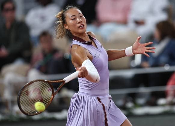 (250525) -- PARIS, May 25, 2025 -- Zheng Qinwen hits a return during the women s singles first round match between Anastasia Pavlyuchenkova of Russia and Zheng Qinwen of China at the French Open tennis tournament at Roland Garros, Paris, France, May 25, 2025. ) (SP)FRANCE-PARIS-TENNIS-FRENCH OPEN-WOMEN S SINGLES LixJing 