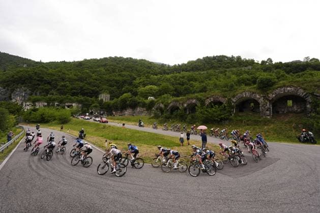 The pack rides cycles during the stage 15 of the Giro d™Italia from Fiume Veneto to Asiago, Italy - Sunday, May 25, 2025. - cycling.  Copyright: xFabioxFerrari LaPressex