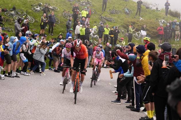 Carapaz Richard of Ef Education - Easypost and Del Toro Romero Isaac of Uae Team Emirates Xrg, pink jersey, during the stage 15 of the Giro d™Italia from Fiume Veneto to Asiago, Italy - Sunday, May 25, 2025. - cycling.  Copyright: xFabioxFerrari LaPressex