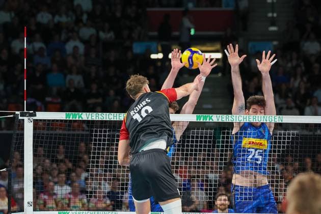 Erik Roehrs Germany, 19 at the net with Giovanni Gargiulo Italy, 25 , GER, Germany vs. Italy, Volleyball, Men, National Match, Season 2024 2025, 25 05 2025, GER, Germany vs. Italy, Volleyball, Men, National Match, Season 2024 2025, 25 05 2025 Munich Copyright: xEibner-Pressefoto JennixMaulx EP_JML