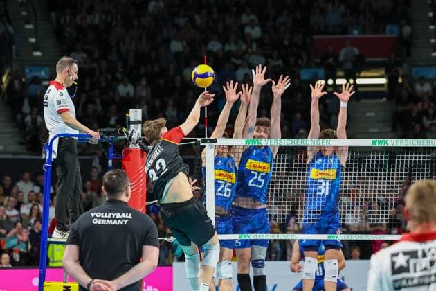 Theo Mohwinkel Germany, 32 with ball at the net, with Mattia Boninfante Italy, 26 , Giovanni Gargiulo Italy, 25 and Luca Porro Italy, 31 , GER, Germany vs. Italy, Volleyball, Men, National Match, Season 2024 2025, 25 05 2025, GER, Germany vs. Italy, Volleyball, Men, National Match, Season 2024 2025, 25 05 2025 Munich Copyright: xEibner-Pressefoto JennixMaulx EP_JML