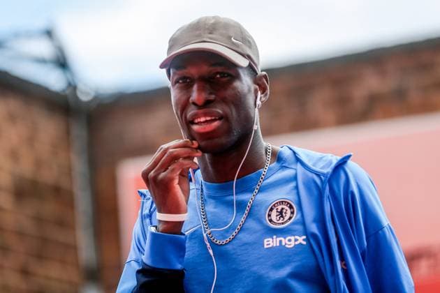 Premier League Nottingham Forest v Chelsea Nicolas Jackson of Chelsea arrives at City Ground prior to the Premier League match Nottingham Forest vs Chelsea at City Ground, Nottingham, United Kingdom, 25th May 2025 (Photo by Izzy Poles News Images) Nottingham City Ground Nottinghamshire United Kingdom Copyright: xIzzyxPoles NewsxImagesx