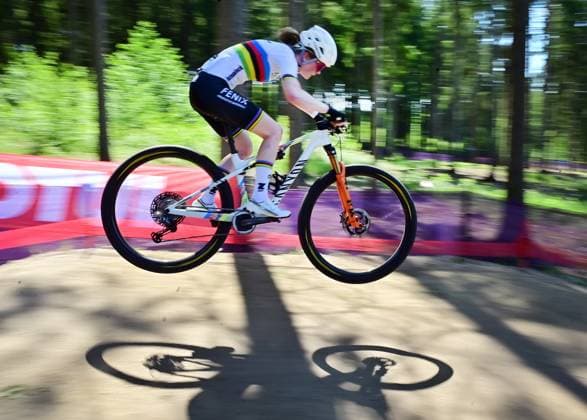 Sport Bilder des Tages Puck Pieters of Netherlands competes during women elite race during Mountain bike cross country World Cup event, Nove Mesto na Morave, Czech Republic, May 25, 2025. (CTKxPhoto LubosxPavlicek) CTKPhotoP2025052503633  CTKPhotoP2025052503633
