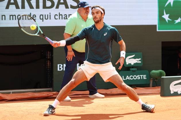 Tennis, French Open, Tag 1 ROLAND GARROS 2025 Thierry Larret MAXPPP - PARIS (75) 25 05 2025 Thierry Larret Maxppp. Tennis. Roland Garros 2025. Internationaux de France de tennis. Stade Roland Garros, Paris (75). Le 25 mai. Court Phillipe Chatrier : Lorenzo MUSETTI (ITA) vs Yannick HANFMANN (GER) - Tennis. Roland Garros 2025. French Open tennis tournament. Roland Garros Stadium, Paris (75) PARIS (75) STADE ROLAND GARROS PARIS ILE DE FRANCE FRANCE  Copyright: xMAXPPPxThierryxLarretx TLR202505256018 TLR202505256018