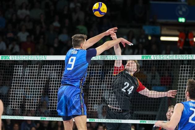 Eric Burggraef Germany, 24 at the net with ball with Francesco Sani Italy, 09 , GER, Germany vs. Italy, Volleyball, Men, National match, Season 2024 2025, 25 05 2025, GER, Germany vs. Italy, Volleyball, Men, National match, Season 2024 2025, 25 05 2025 Munich Copyright: xEibner-Pressefoto JennixMaulx EP_JML