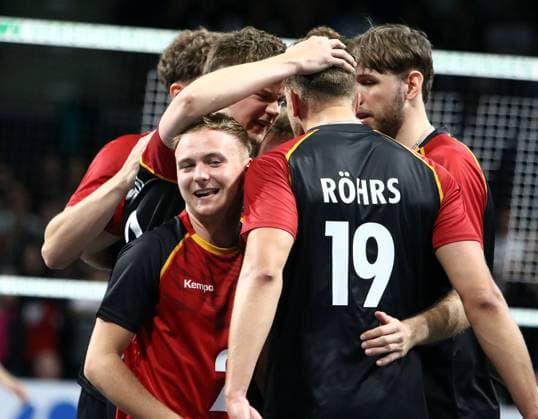 Joy of the German team about winning a point He Volleyball, Germany vs. Italy, BMW Park, Munich, 25 05 25, Copyright: WolfgangxFehrmann