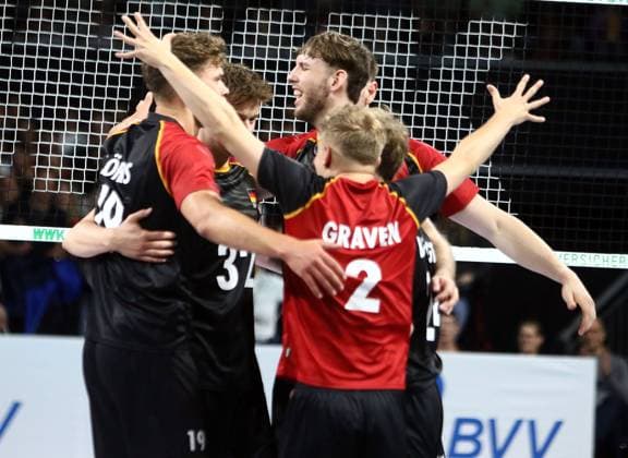 Joy of the German team about winning a point He Volleyball, Germany vs. Italy, BMW Park, Munich, 25 05 25, Copyright: WolfgangxFehrmann