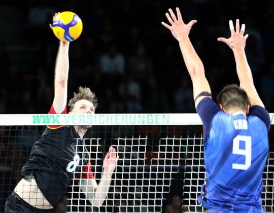 from left Filip JOHN Germany , Francesco SANI Italy , He Volleyball, Germany vs Italy, BMW Park, Munich, 25 05 25, Copyright: WolfgangxFehrmann