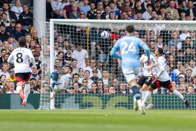 Sport Themen der Woche KW21 Sport Bilder des Tages Fulham FC v Manchester City FC GOAL 0-1 Ä°lkay GündoÄüan (19) of Manchester City scores during the Fulham FC v Manchester City FC English Premier League match at Craven Cottage, London, England, United Kingdom on 25 May 2025 Credit: Ian Stephen Every Second Media Editorial use only. All images are copyright Every Second Media Limited. No images may be reproduced without prior permission. All rights reserved. Premier League and Football League images are subject to licensing agreements with Football DataCo Limited. see https: www.football-dataco.com Copyright: xIMAGO EveryxSecondxMediax ESM-1496-0039 IanxStephenx xEveryxSecondxMediax