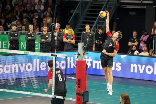 Volleyball national match men, Germany vs. Italy, 25 05 2025 Joscha Kunstmann GER, 7 on one serve Volleyball national match men, Germany vs. Italy, 25 05 2025, BMW Park, Munich Copyright: xBEAUTIFULxSPORTSx Pajonkx