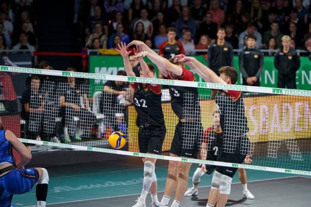Volleyball international men, Germany vs. Italy, 25 05 2025 Theo Mohwinkel GER, 32 , Simon Torwie GER, 33 , Filip John GER, 8 Volleyball international men, Germany vs. Italy, 25 05 2025, BMW Park, Munich Copyright: xBEAUTIFULxSPORTSx Pajonkx