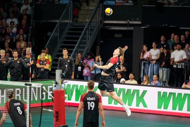 Volleyball national match men, Germany vs. Italy, 25 05 2025 Joscha Kunstmann GER, 7 on one serve Volleyball national match men, Germany vs. Italy, 25 05 2025, BMW Park, Munich Copyright: xBEAUTIFULxSPORTSx Pajonkx