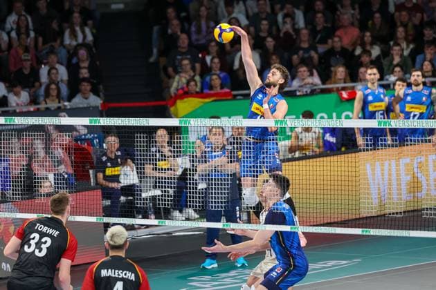Kamil Rychlicki Italy, 11 at the net with ball, GER, Germany vs. Italy, Volleyball, Men, National match, Season 2024 2025, 25 05 2025, GER, Germany vs. Italy, Volleyball, Men, National match, Season 2024 2025, 25 05 2025 Munich Copyright: xEibner-Pressefoto JennixMaulx EP_JML