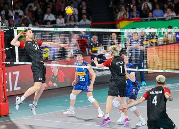 Simon Torwie Germany, 33 with ball at the net, GER, Germany vs. Italy, Volleyball, Men, National match, Season 2024 2025, 25 05 2025, GER, Germany vs. Italy, Volleyball, Men, National match, Season 2024 2025, 25 05 2025 Munich Copyright: xEibner-Pressefoto JennixMaulx EP_JML