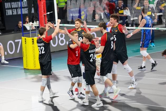 The German team celebrates a set win, GER, Germany vs. Italy, Volleyball, Men, National match, Season 2024 2025, 25 05 2025, GER, Germany vs. Italy, Volleyball, Men, National match, Season 2024 2025, 25 05 2025 Munich Copyright: xEibner-Pressefoto JennixMaulx EP_JML