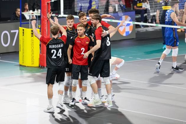 The German team celebrates a set win, GER, Germany vs. Italy, Volleyball, Men, National match, Season 2024 2025, 25 05 2025, GER, Germany vs. Italy, Volleyball, Men, National match, Season 2024 2025, 25 05 2025 Munich Copyright: xEibner-Pressefoto JennixMaulx EP_JML