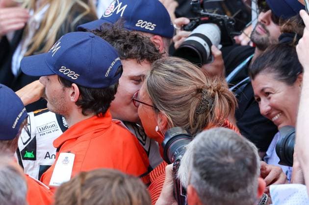 Winner, Winner, Lando Norris McLaren Formula 1 Team kisses his mother after winning, Race, Monaco Grand Prix, Motorsport, Men, Formula 1, 25 05 2025 Monte Carlo Monaco MCO Copyright: xkolbert-press ChristianxKolbertx