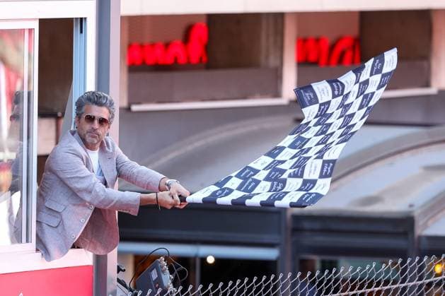 Actor Patrick Dempsey with the chequered flag, Race, Monaco Grand Prix, Motorsport, Men, Formula 1, 25 05 2025 Monte Carlo Monaco MCO Copyright: xkolbert-press ChristianxKolbertx