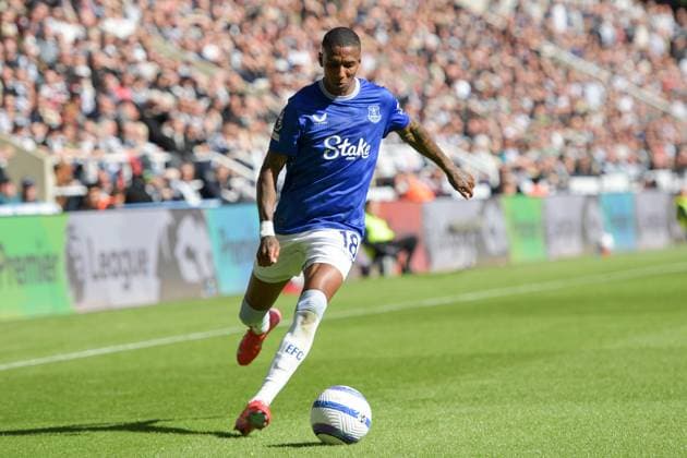 Newcastle United FC v Everton FC - Premier League Ashley Young of Everton FC plays during the Premier League match between Newcastle United and Everton at St. James s Park in Newcastle, United Kingdom, on May 25, 2025. Newcastle Tyne and Wear United Kingdom  Copyright: xMIxNewsx originalFilename:fletcher-newcastl250525_np8lD.jpg