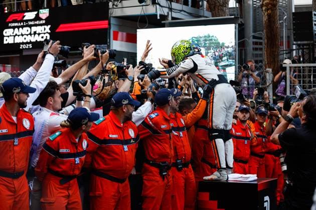 F1 - MONACO GRAND PRIX 2025 NORRIS Lando (gbr), McLaren F1 Team MCL39, portrait winning celebration during the Formula 1 Tag Heuer Grand Prix de Monaco, 8th round of the 2025 FIA Formula One World Championship, WM, Weltmeisterschaft from May 23 to 25, 2025 on the Circuit de Monaco, in Monte-Carlo, Monaco - Monte-CarloMonaco  Copyright: xJavierxJimenezx