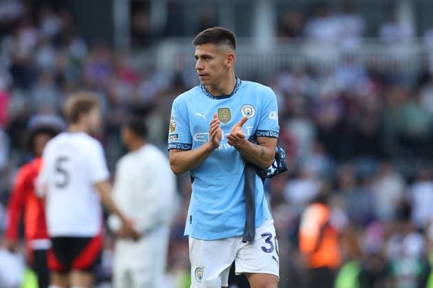 25th May 2025; Craven Cottage, Fulham, London, England; Premier League Football, Fulham versus Manchester City; Claudio Echeverri of Manchester City thanking the fans after the match  ActionPlus12794033 KatiexChan