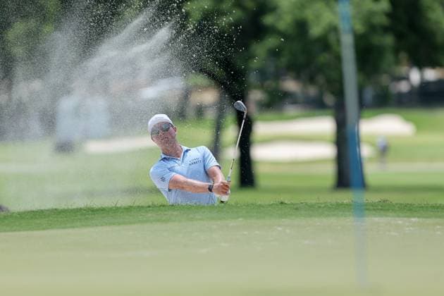 PGA, Golf Herren Golf 2025: Charles Schwab Challenge MAY 25 May 25, 2025: Ben Griffin hits his ball out of a greenside bunker on the 2nd hole during the final round of the Charles Schwab Challenge golf tournament at Colonial Country Club in Fort Worth, TX. Gray Siegel Cal Media (Credit Image: Â Gray Siegel Cal Sport Media) Fort Worth Texas United States of America EDITORIAL USE ONLY Copyright: xx ZUMA-20250525_zma_c04_003.jpg GrayxSiegelx csmphotothree386325